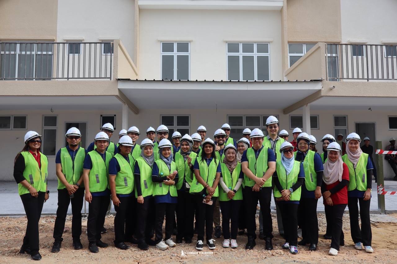 Lawatan Penanda Aras Lembaga Perumahan Negeri Pulau Pinang (LPNPP) kepada Sri Pengkalan Binaan (SPB) Sdn. Bhd. bertempat di Dewan Hang Lipo, Hotel AMES, Melaka Tengah, Melaka.