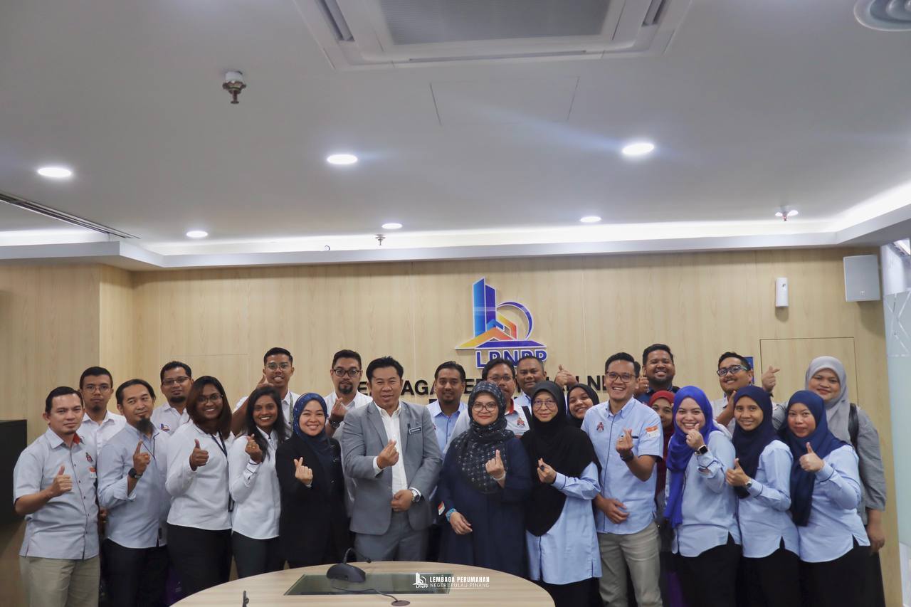 Lawatan Kerja dan Teknikal bagi Penilaian Impak Sosial (SIA) dan Pembaharuan Semula Bandar (PSB) Jabatan Perancangan Bandaraya, Dewan Bandaraya Kuala Lumpur (DBKL) kepada Lembaga Perumahan Negeri Pulau Pinang (LPNPP) bertempat di Bilik Mesyuarat Millenia LPNPP, Paras 20, KOMTAR.