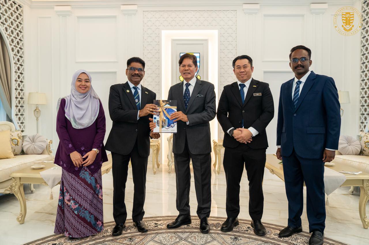 Kunjungan Hormat Lembaga Perumahan Negeri Pulau Pinang (LPNPP) kepada Tuan Yang Terutama Tun Dato’ Seri Utama Haji Ramli Bin Ngah Talib, Yang Di-Pertua Negeri Pulau Pinang bertempat di Seri Mutiara (Kediaman Rasmi TYT), Jalan Utama, 10500 Pulau Pinang.