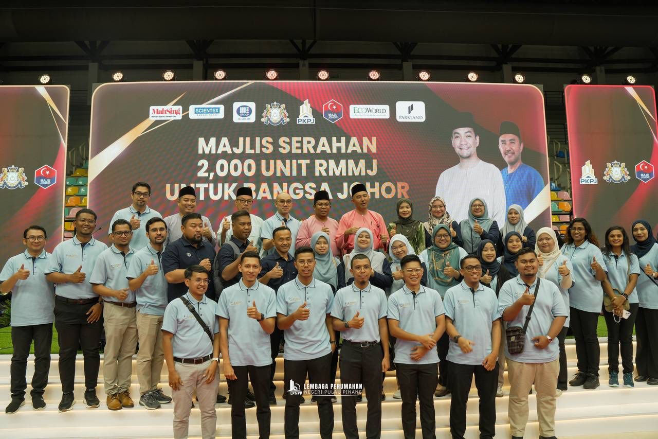 Majlis Serahan 2,000 Unit Rumah Mampu Milik Johor (RMMJ) Untuk Bangsa Johor anjuran Perbadanan Kemajuan Perumahan Negeri Johor (PKPJ) bertempat di Stadium Tertutup Arena Majlis Bandaraya Johor Bahru (MBJB), Johor Bahru.