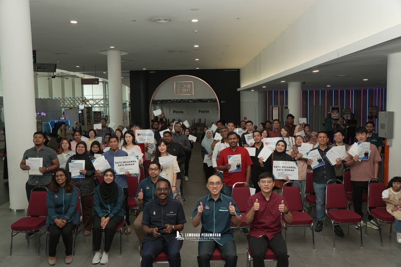 Majlis Penyerahan Surat Tawaran bagi Projek Rumah MutiaraKu (RMKu) Jenis C3 iaitu Projek Maldives Residences bertempat di Ruang Legar Aras 8, 1st Avenue Mall, George Town, Pulau Pinang.